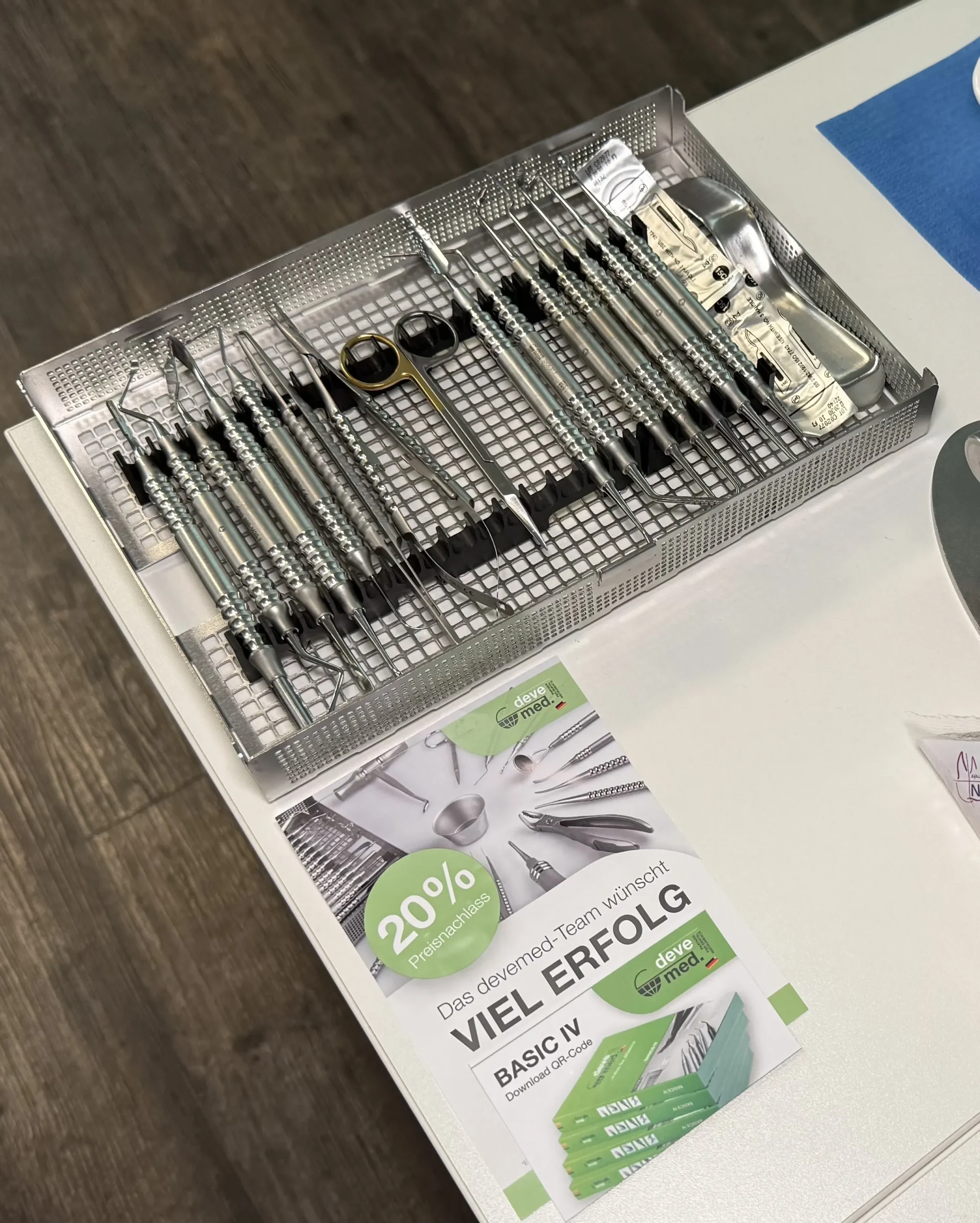 Getting started in implantology surgical set
